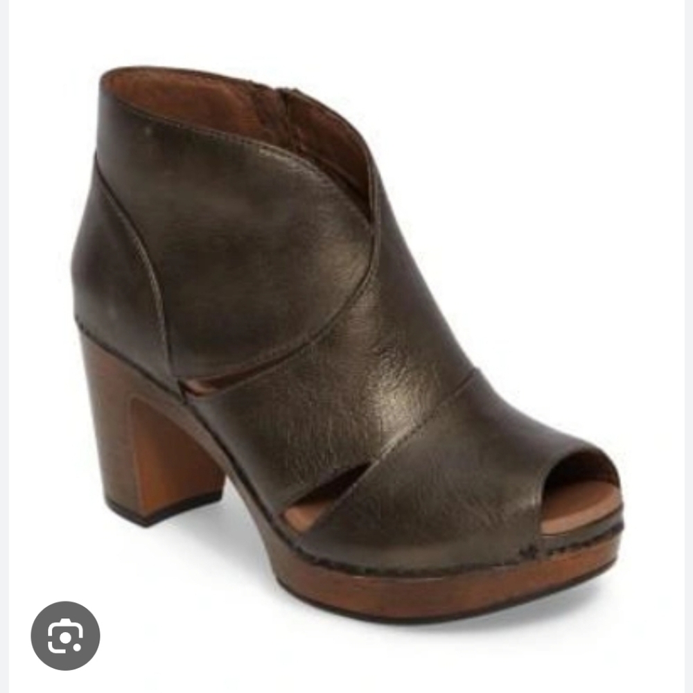 DANSKO Delphina Women's Block Heel Bronze Peep-Toe  Booties